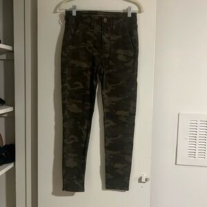 Camo print American Eagle skinny jeans